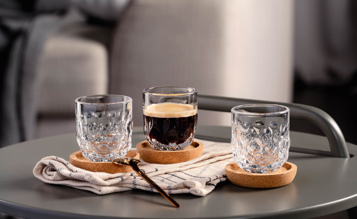 LN-055190 Espresso glaasjes met onderzetters sfeer