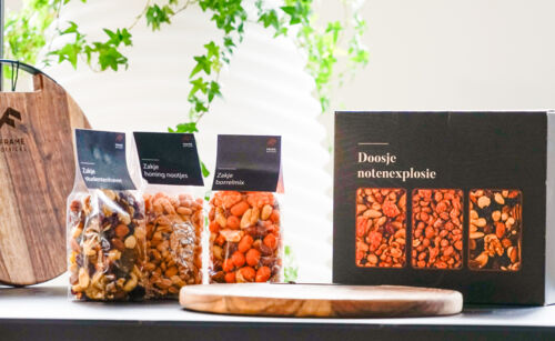 Pakket borrelplank, doosje en nootjes SFEER