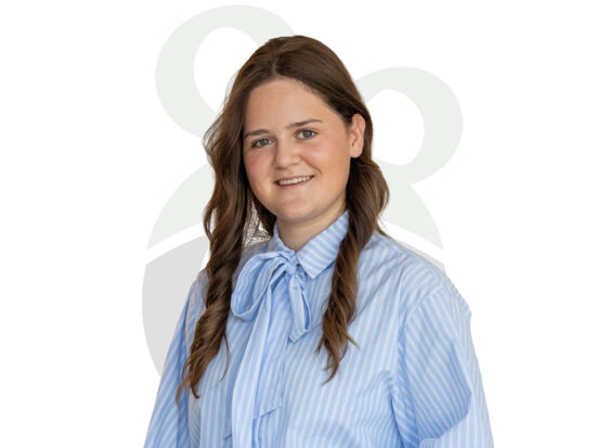 Rebecca vrijstaand.jpg