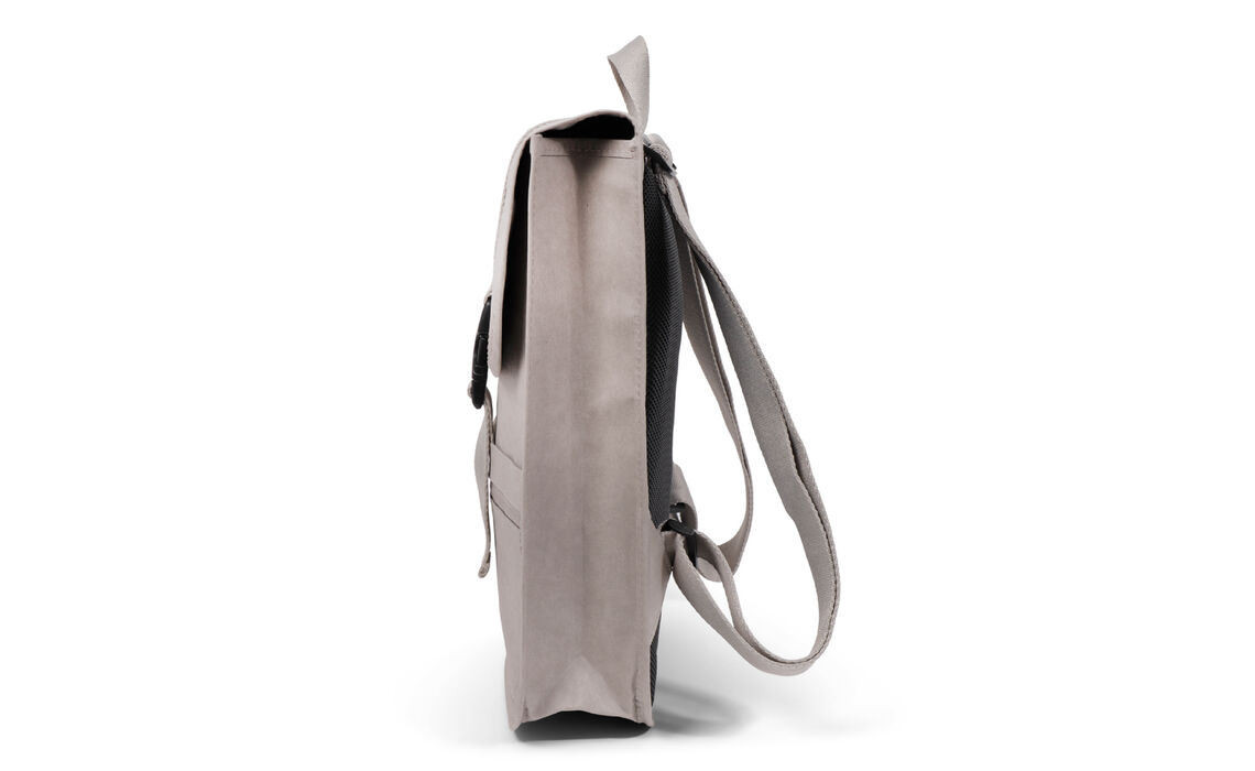 Papieren rugtas grijs zijkant