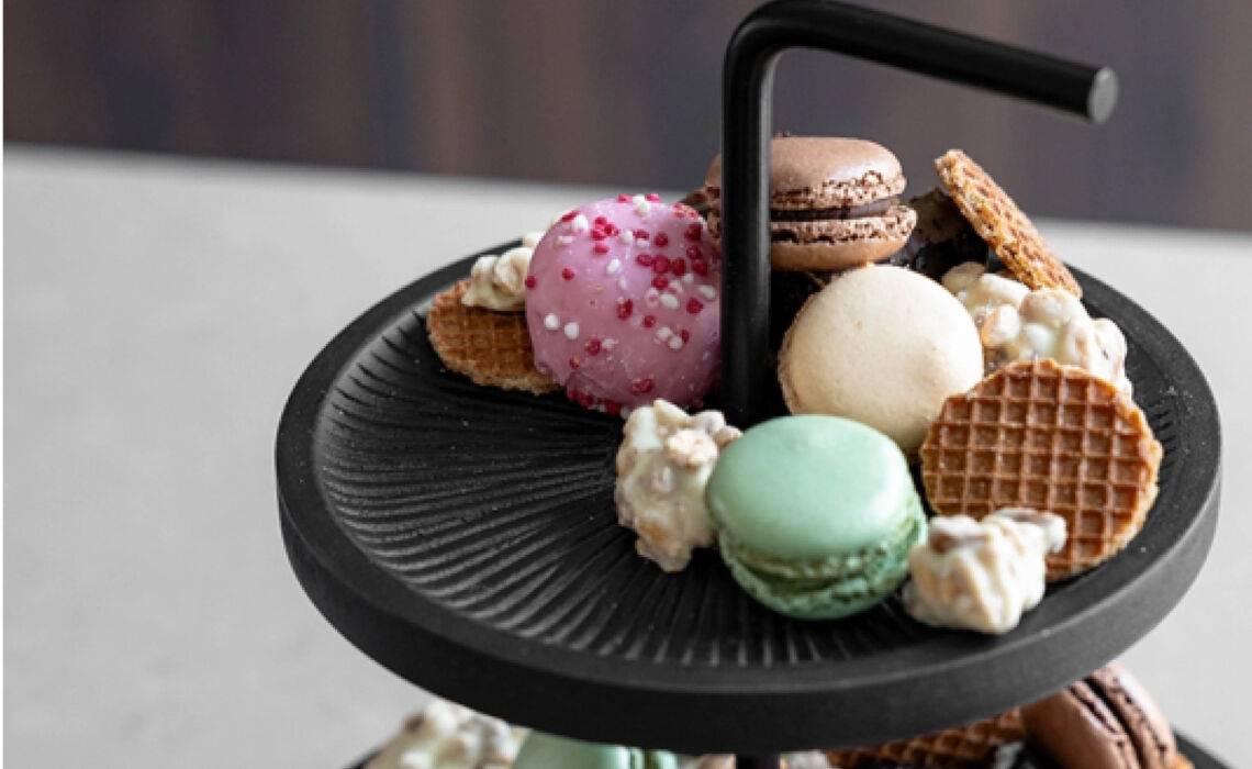 TG-25144 Mangohouten etagère sfeer