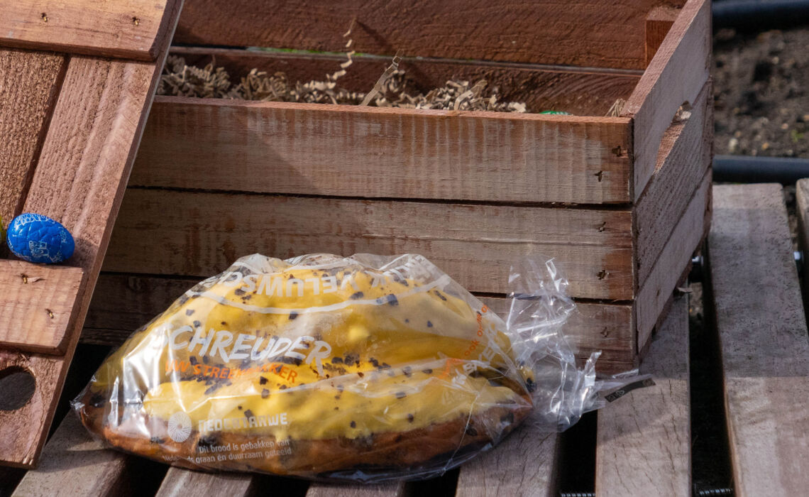 Klapkistje met paasbrood sfeer.jpg